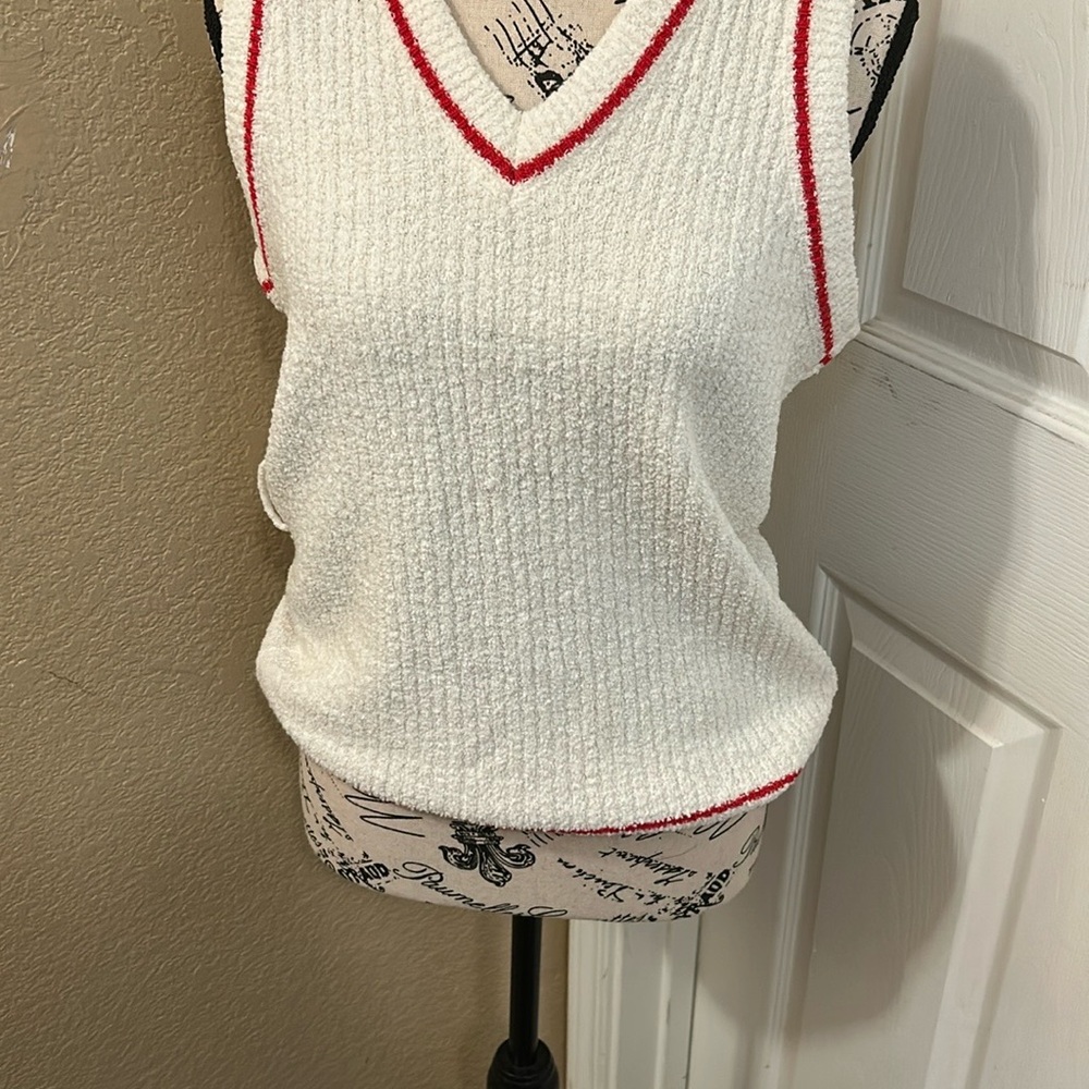 Vintage Sabra 70’s White and Red Sleeveless Vneck Vest